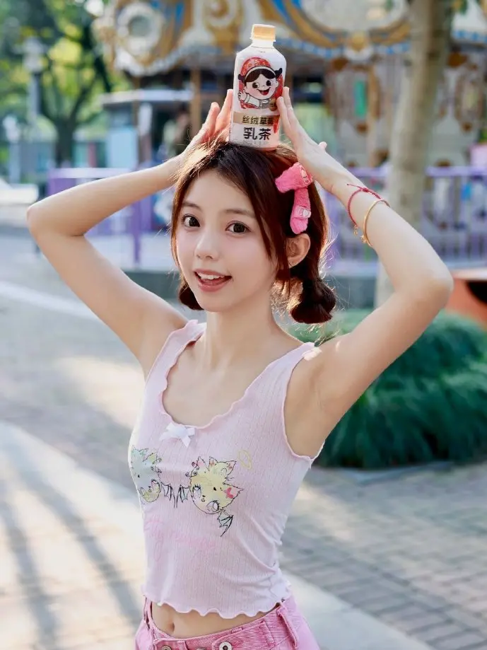 学生使用电子琴APP学习场景