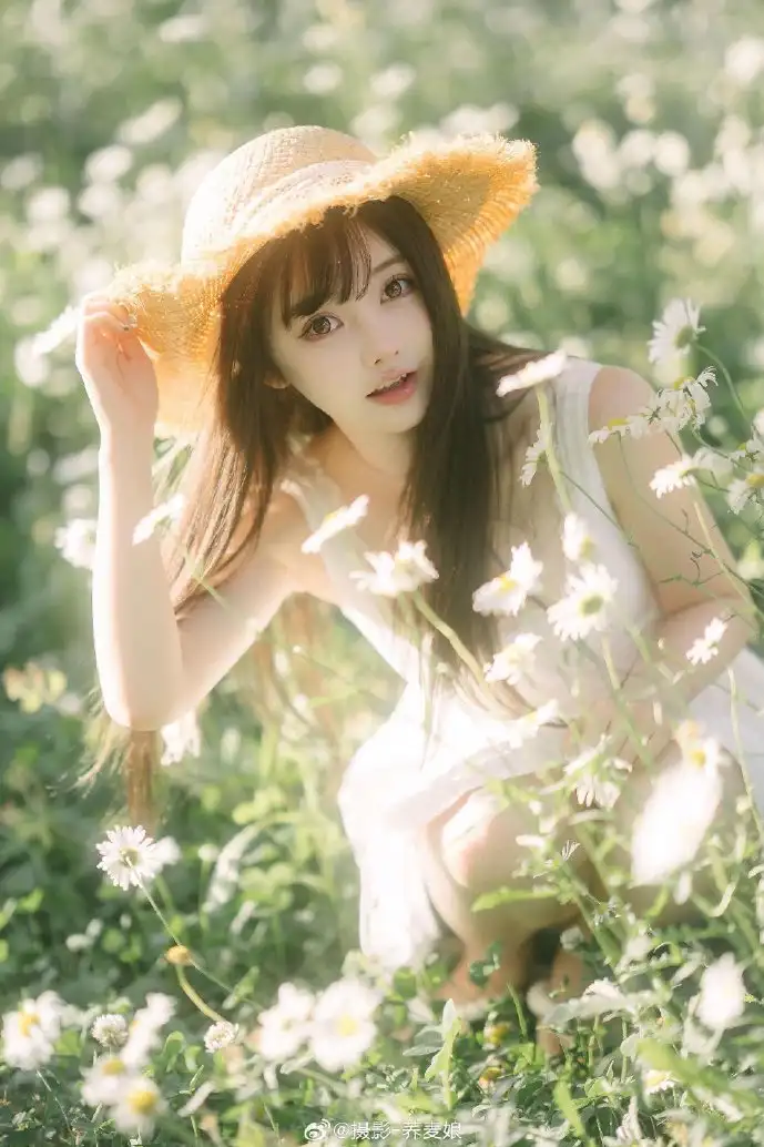 儿童使用平板观看儿歌动画